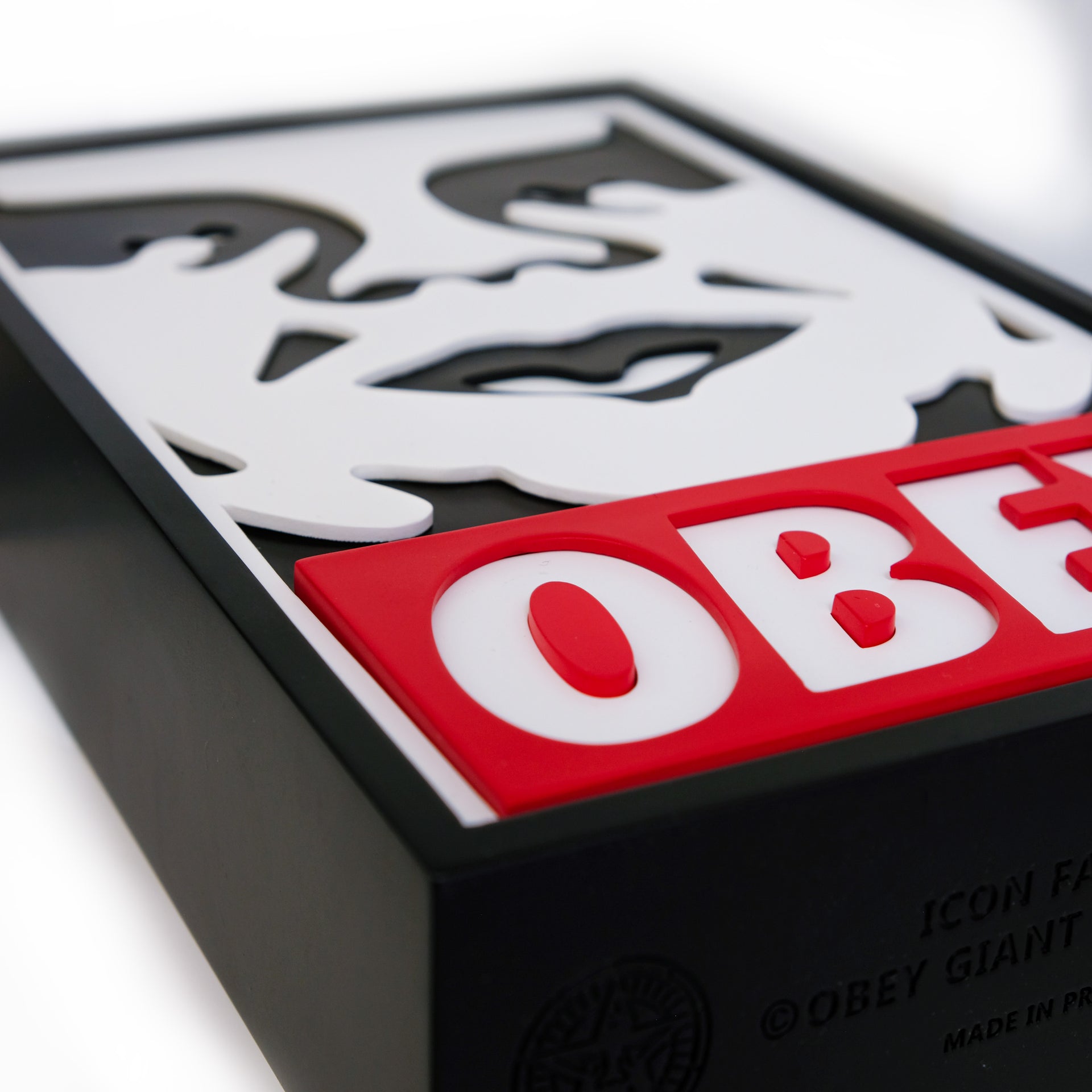 OBEY : Sculpture Visage Icône (Noir & Blanc)